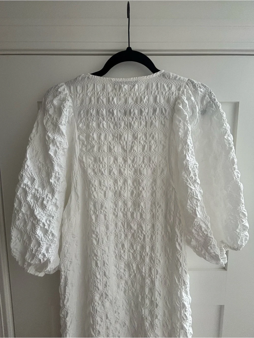 Zara White Textured V-Neck Midi Dress with Puff Sleeves